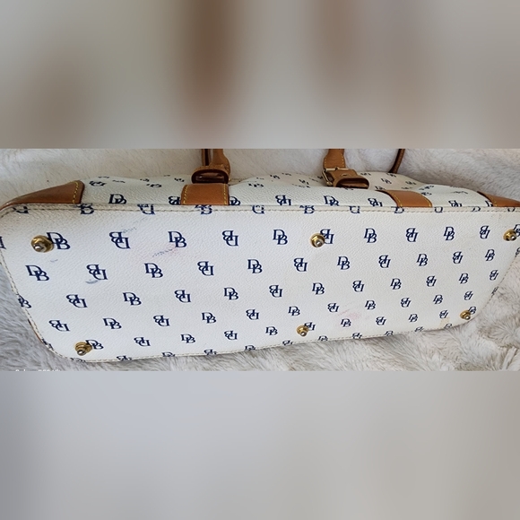 Dooney & Bourke Vintage Crossbody /Shoulder  Bag with card Holder. - Picture 10 of 17